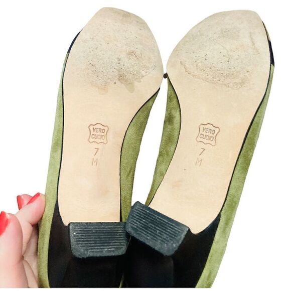 Vaneli Green Suede Pumps Antique Gold Buckle,Chocolate Tr… - Picture 4 of 10